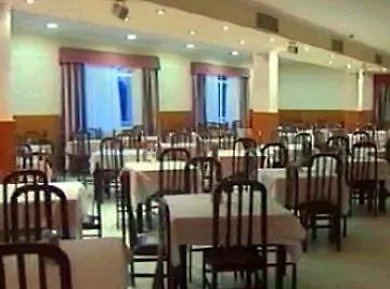 Kross Velazquez Hotel