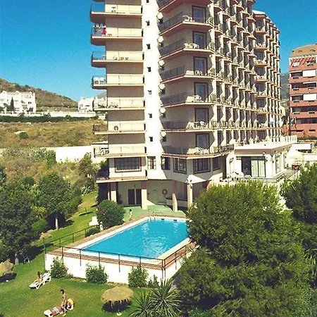 Kross Velazquez Hotel 3*