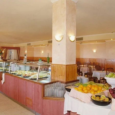 Kross Velazquez Hotel 3*